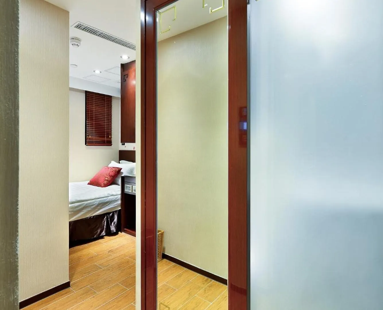 Hotel The Shai Red - Formerly Mingle In The Shai Hong Kong